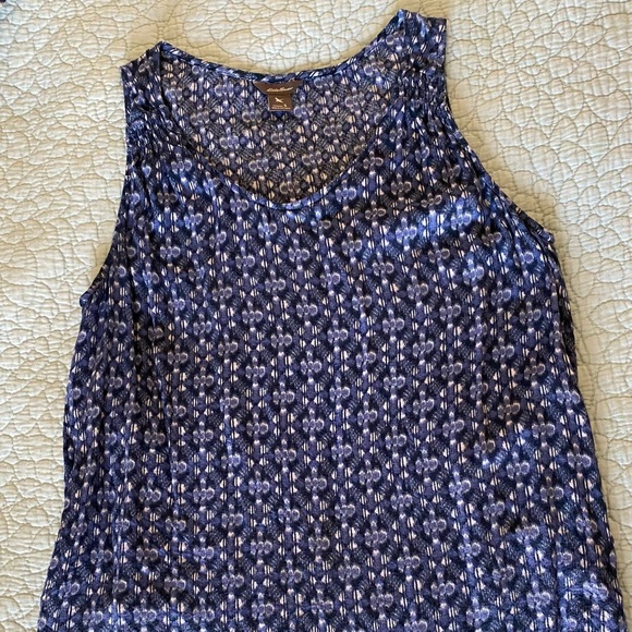 Eddie Bauer V-neck Tank - Picture 2 of 4